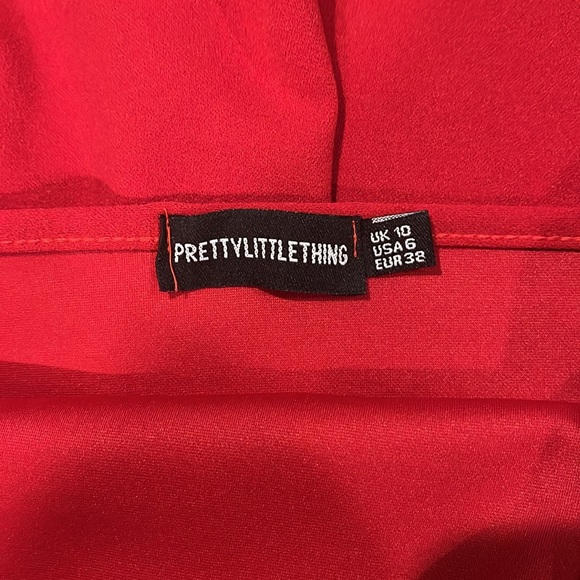 Pretty Little Things - red crepe drape playsuit - size 6 - Picture 3 of 4